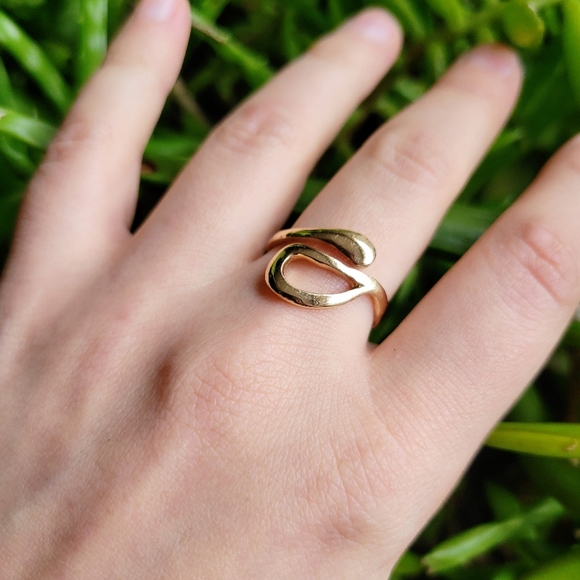 New Dainty Gold Geometric Modern Ring Band - Picture 6 of 9